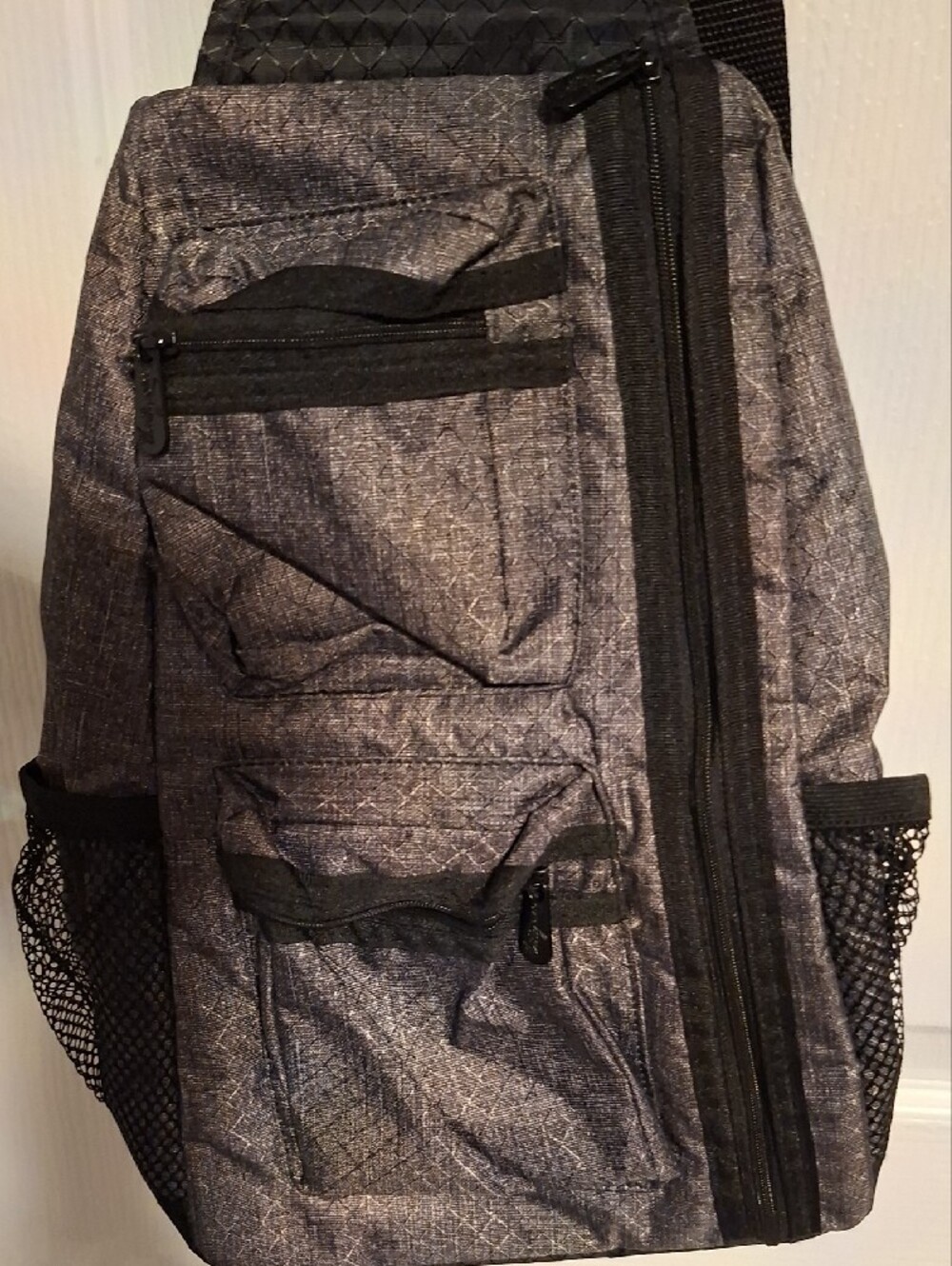 Thirty One Unisex Gray Sling Crossbody Bag - Compact Everyday Carry - Picture 3 of 11